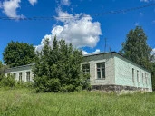 Имущественный комплекс в составе земельного участка общей площадью 11 618 кв.м. и 8 зданий и сооружений общей площадью 983,5 кв.м.